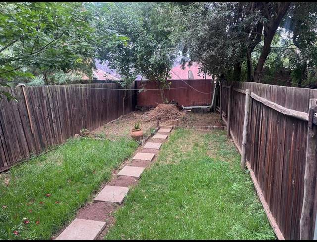 3 BEDROOM DUPLEX FOR SALE IN YEOVILLE